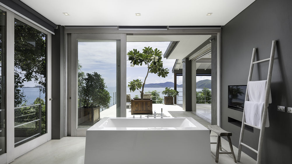 Element of 8 - Luxurious master bedroom ensuite with ocean views